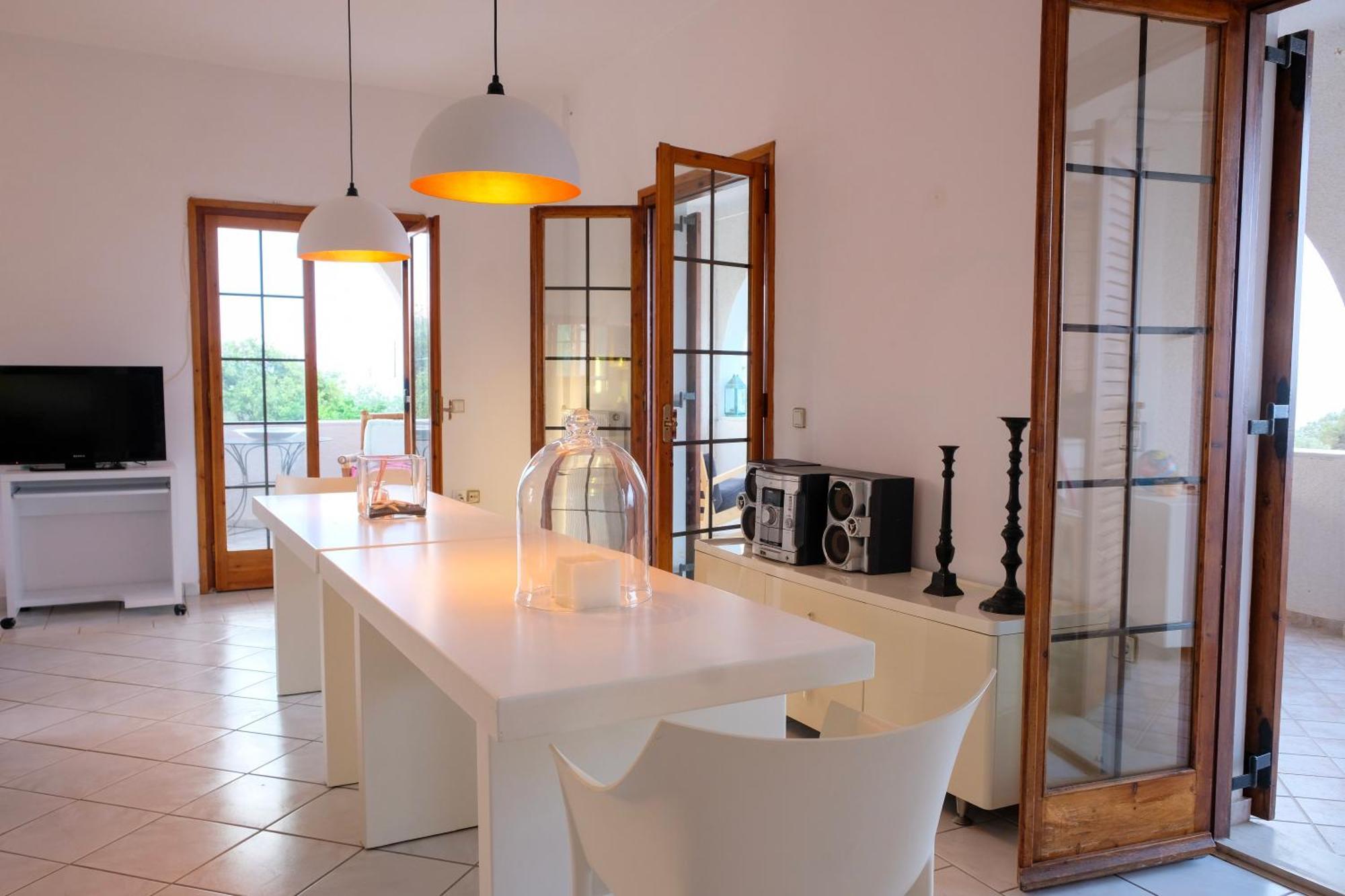 Spacious House With Seaview And Garden