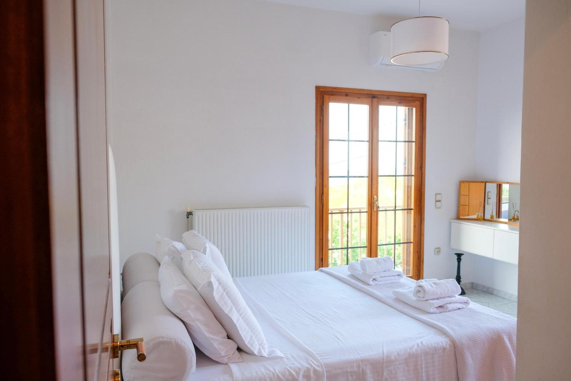 Spacious House With Seaview And Garden Ferienhaus Agioi