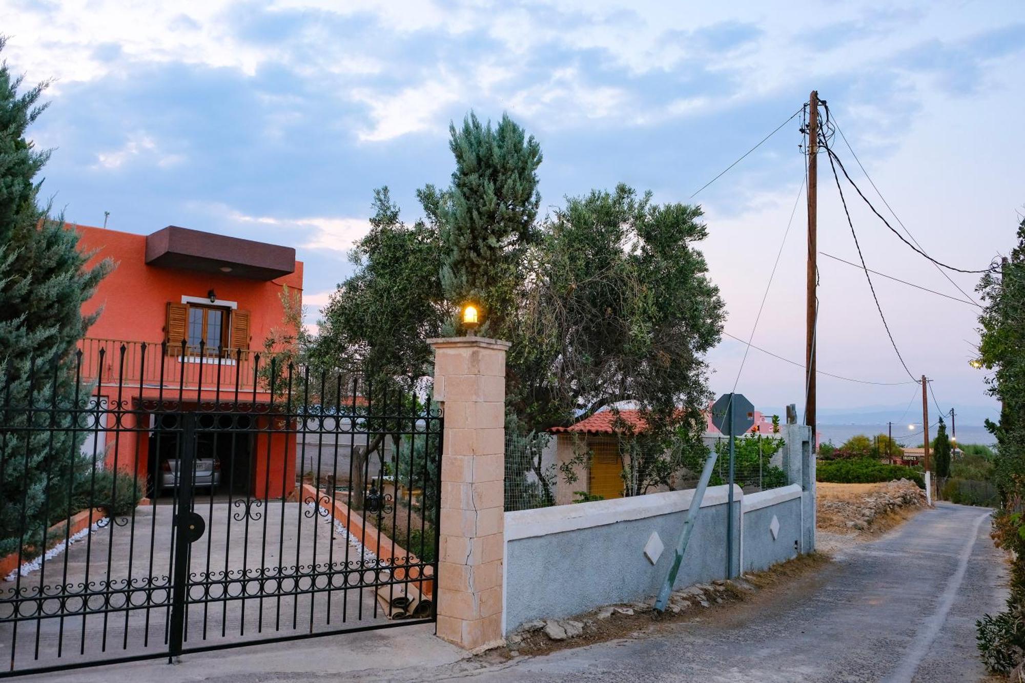 Spacious House With Seaview And Garden Ferienhaus Agioi