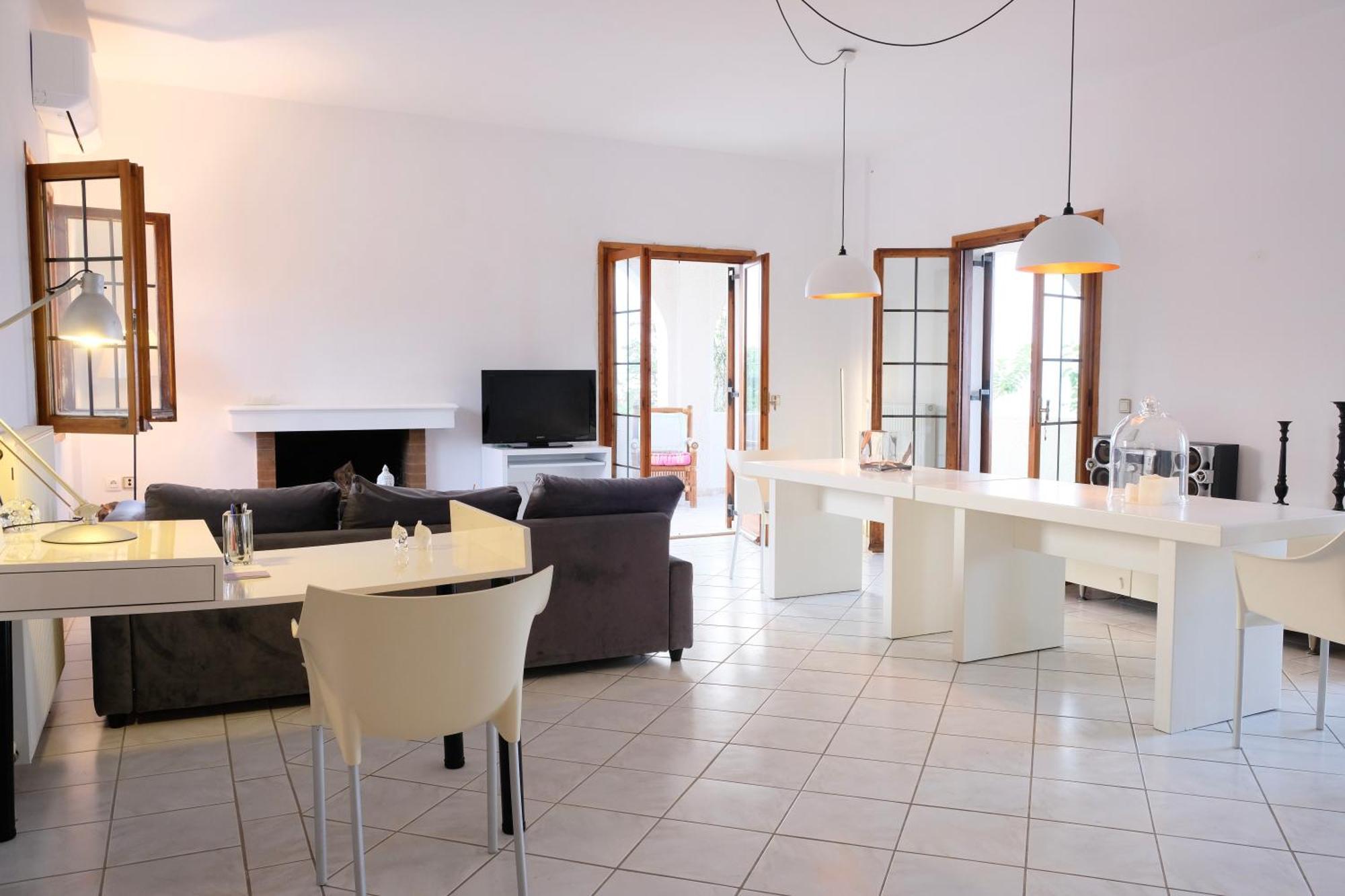 Spacious House With Seaview And Garden