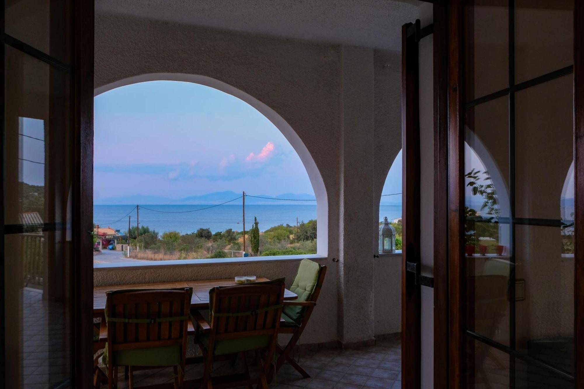 Spacious House With Seaview And Garden Agioi