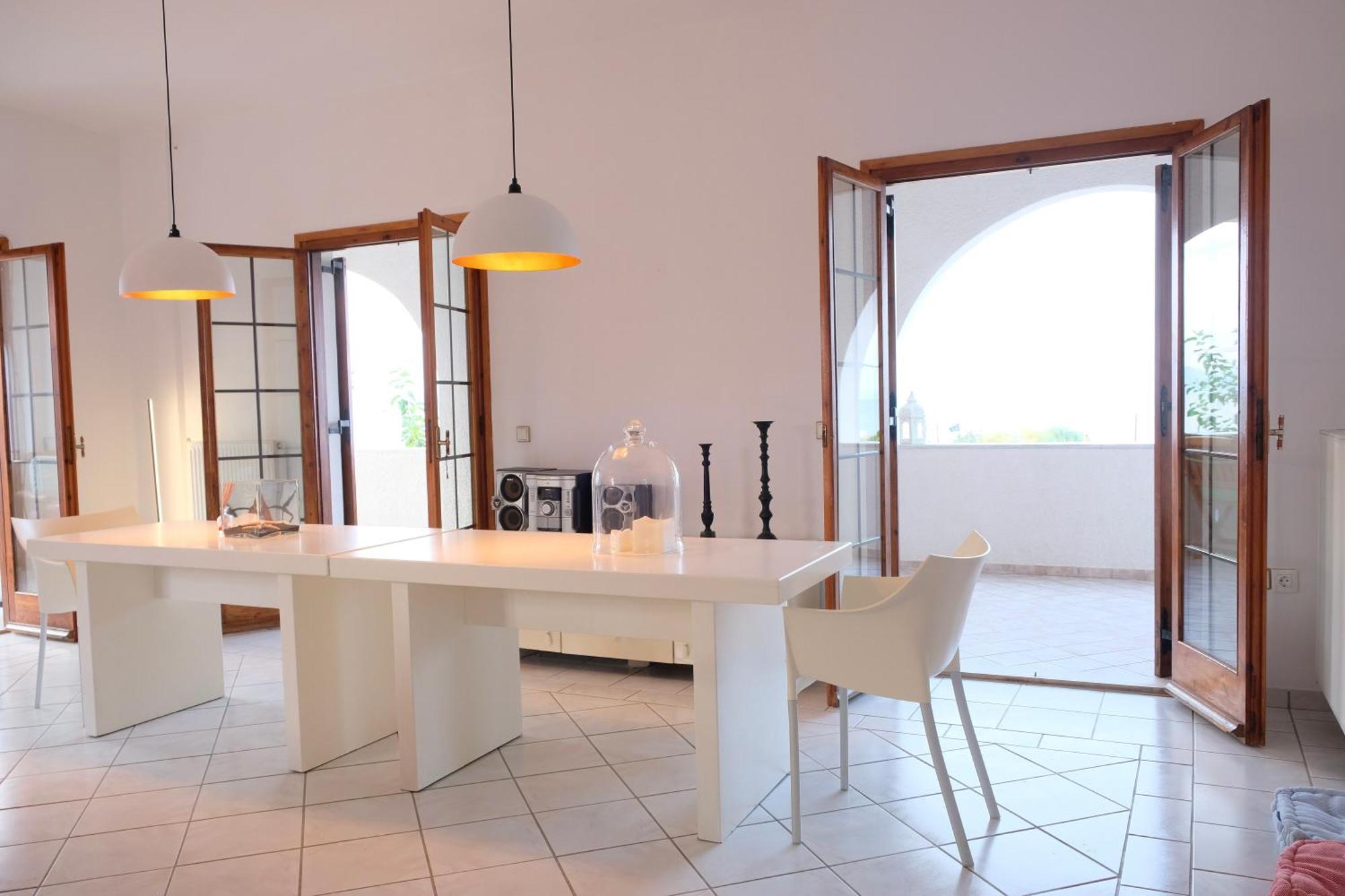 Ferienhaus Spacious House With Seaview And Garden Agioi