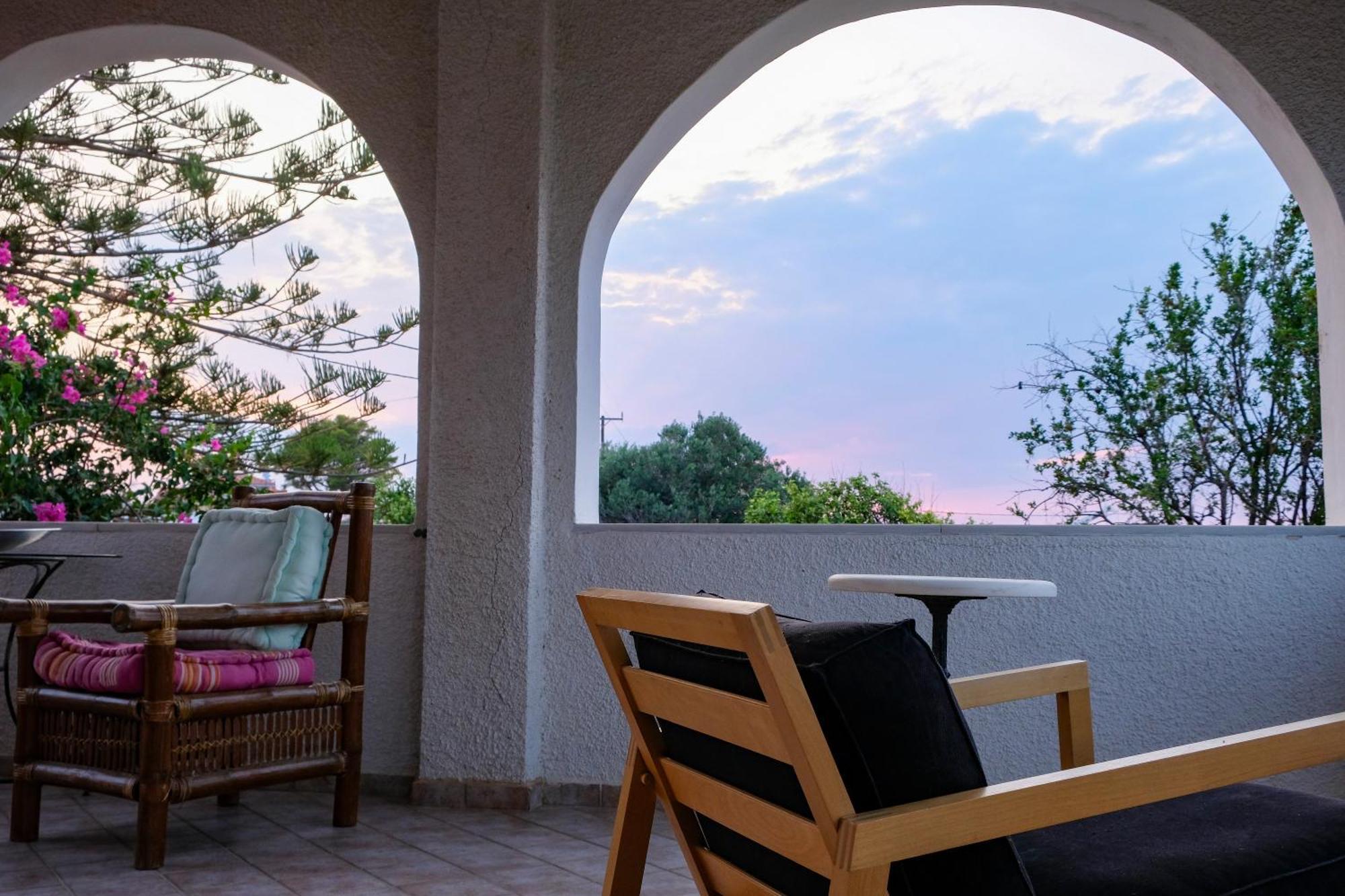 Ferienhaus Spacious House With Seaview And Garden Agioi